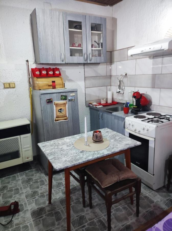 Appartamento Prenociste Indija Hrvic Esterno foto